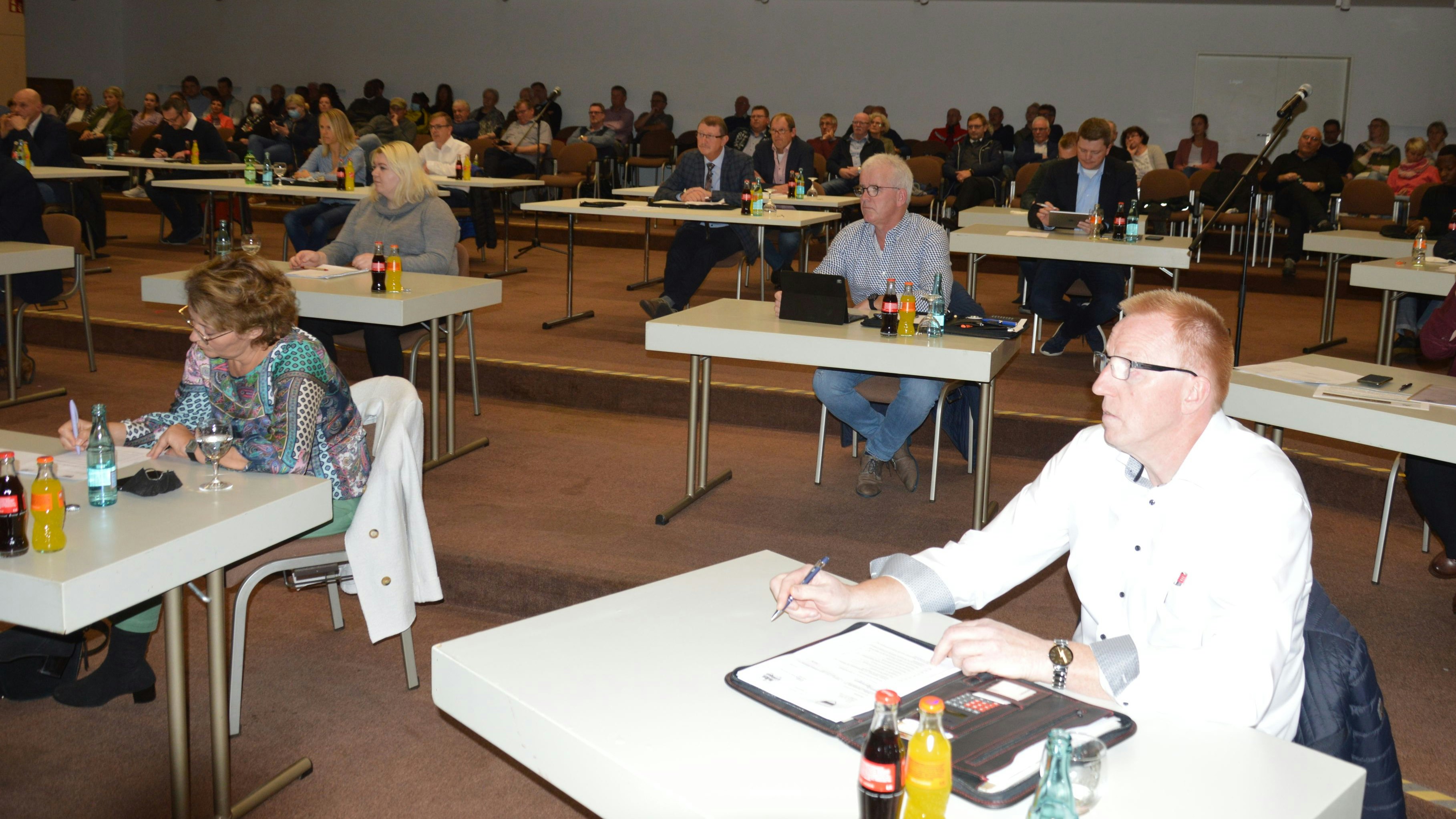 Großes Interesse:&nbsp;: Mehr als 80 Zuschauer verfolgten die konstituierende Sitzung des Löninger Stadtrates im Forum Hasetal. Fotos: A. Landwehr