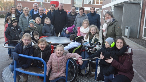 Astrid-Lindgren-Grundschule in Lastrup erhält Rollstuhl-Karussell