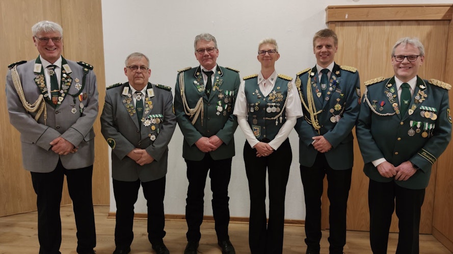 Große goldene Ehrennadel: Ronald Reimer (von links), Dierk Bahlmann, Franz-Joseph Meyer zu Nellinghof, Nicole Kleene und Andreas Kampsen.