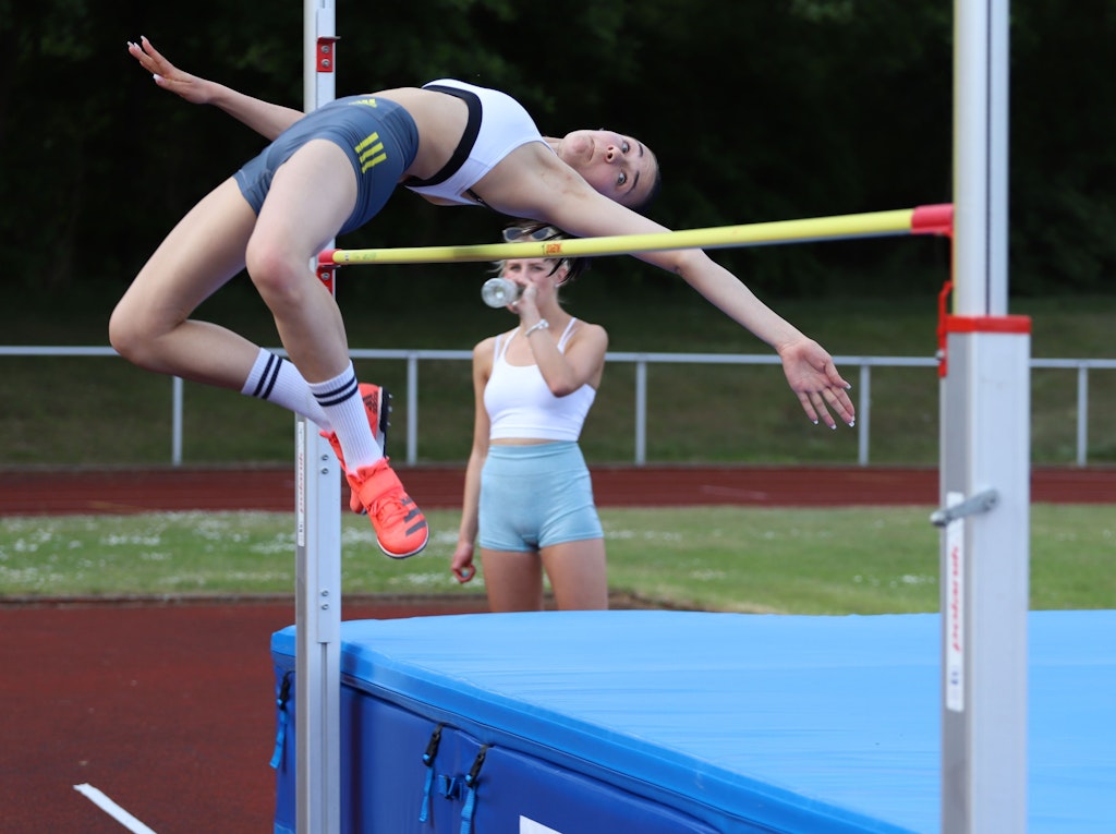 Sophie Scheidt springt locker zum Titel - verpasst aber einen persönlichen Rekord knapp