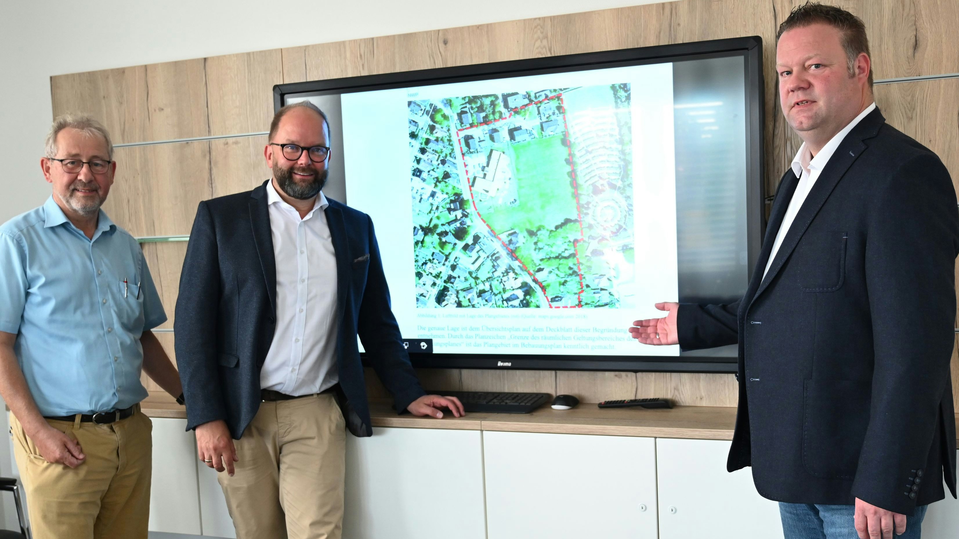 Projektvorstellung: Hermann Schröer, Johann Wimberg und Markus Riesenbeck zeigten die Fläche im Stadtgebiet (von links). Foto: Hermes