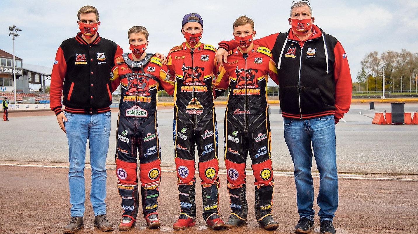 Das Team des MSC Cloppenburg: Von links: Teambetreuer Thore Weiner, Norick Blödorn, Lukas Fienhage, Jonny Wynant und Teammanager Manfred Bäker. Foto: Niklas Breu