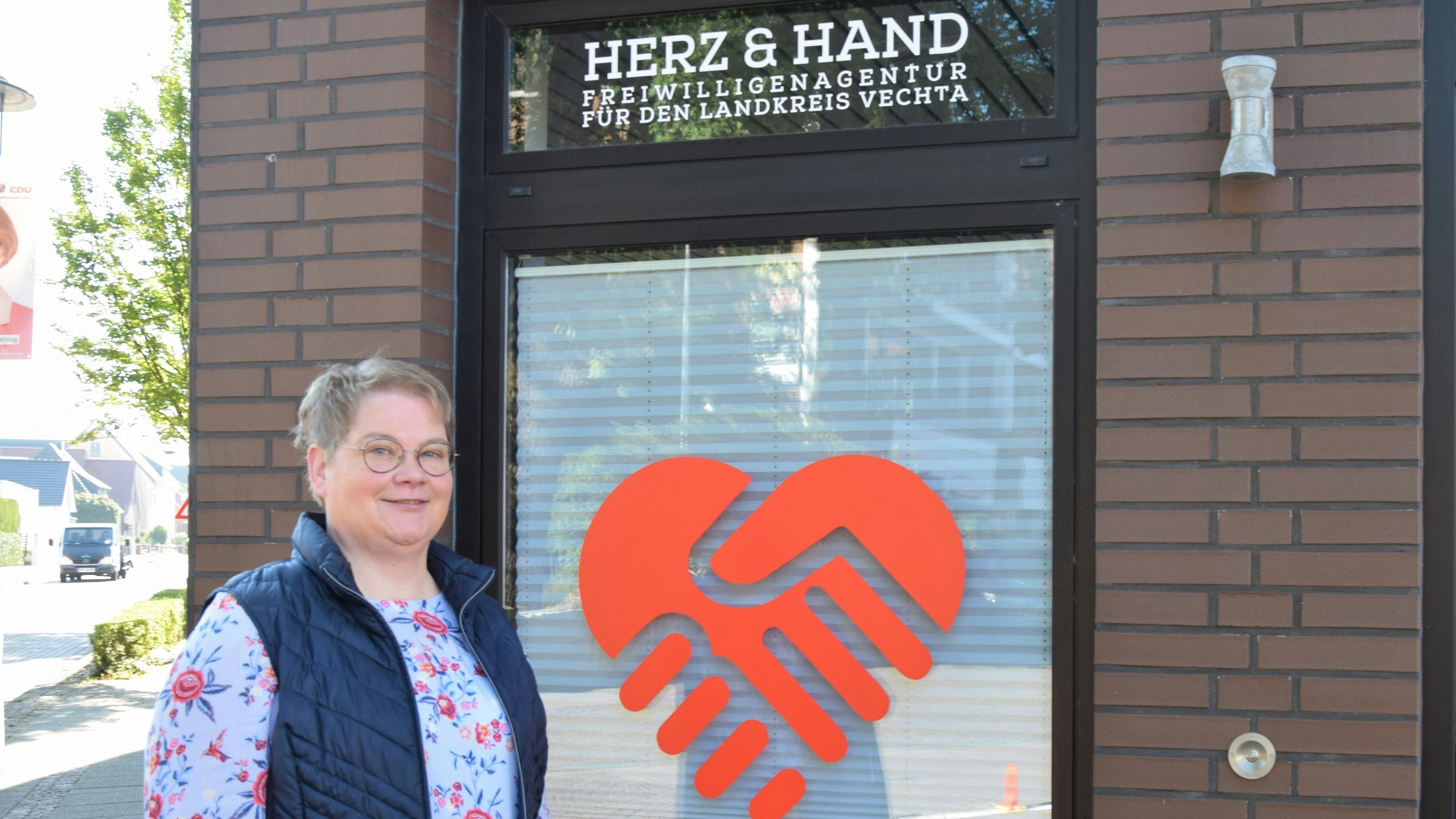 Herz &amp; Hand: Das verdeutlicht auch das Logo - Anja Sperveslage ist dankbar für die gute Öffentlichkeitsarbeit ihrer Vorgängerin. Foto: Hahn