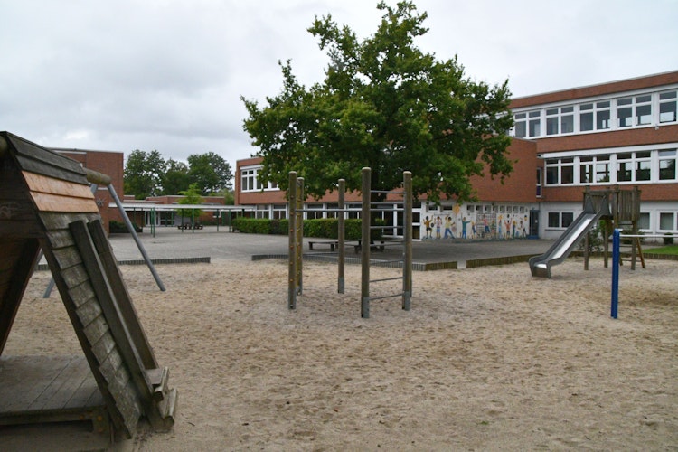 Schulhof der Liobaschule: Hier sollen die Schüler der Alexanderschule und der Martin-Luther-Schule bald spielen und toben. Foto: Fischer