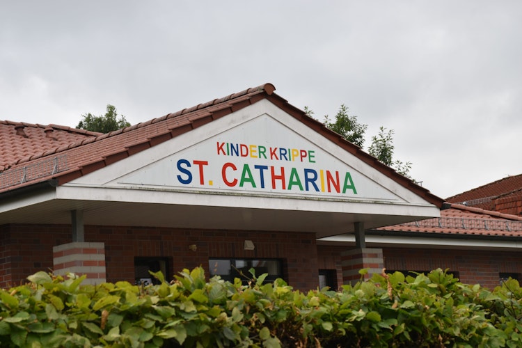 Hier ist es eng: Den Kindergarten St. Catharina besuchen rund 150 Kinder. Etwa 25 Mitarbeitende plus fünf Praktikanten und Auszubildende kümmern sich um das Wohl der Jüngsten. Einen Personal- und Pausenraum gibt es zur Zeit indes nicht. Foto: Böckmann