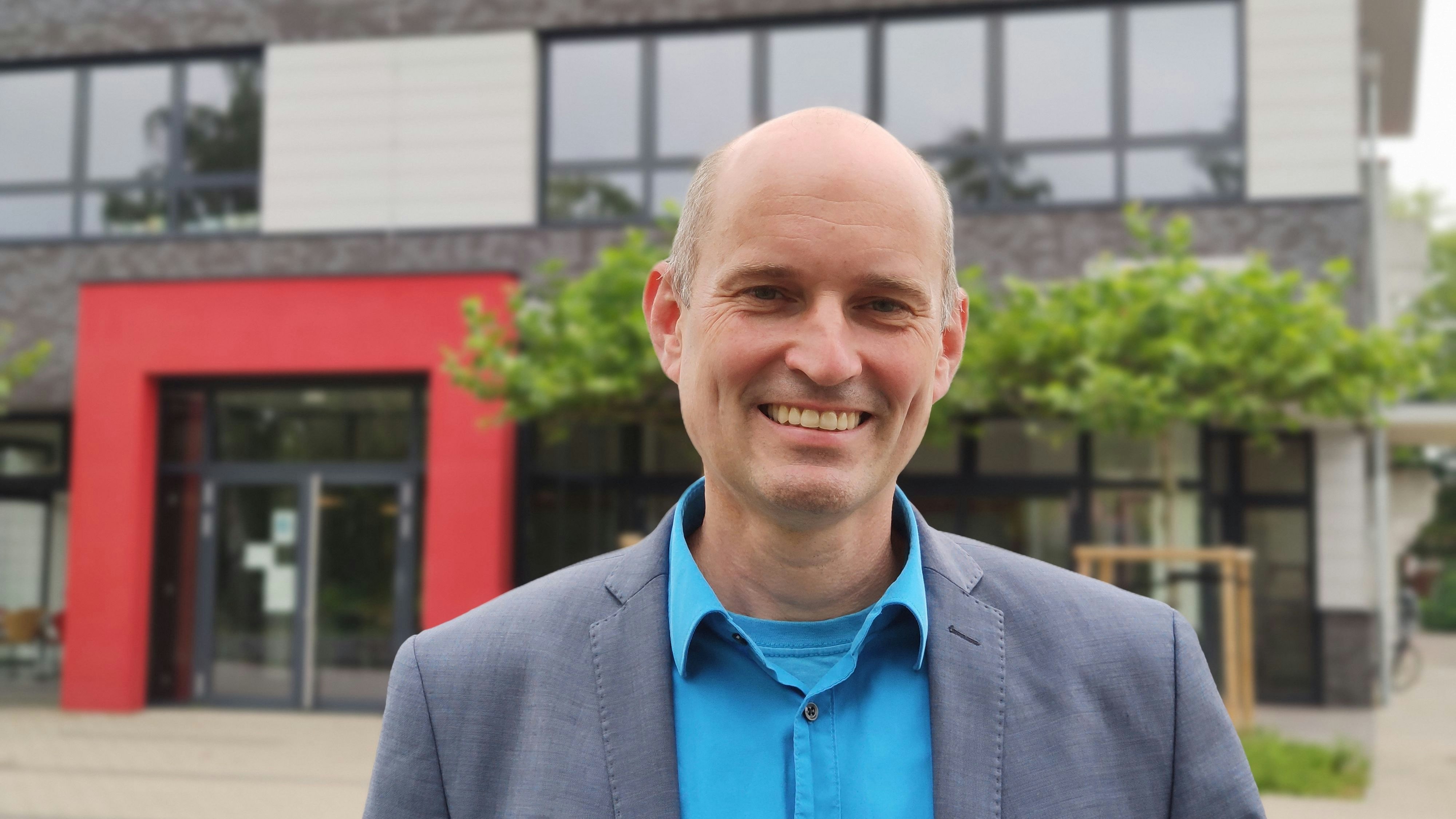 Neuer Hausherr an der Oberschule: Stefan Fiebig ist seit diesem Schuljahr Rektor in Dinklage. Foto: Röttgers