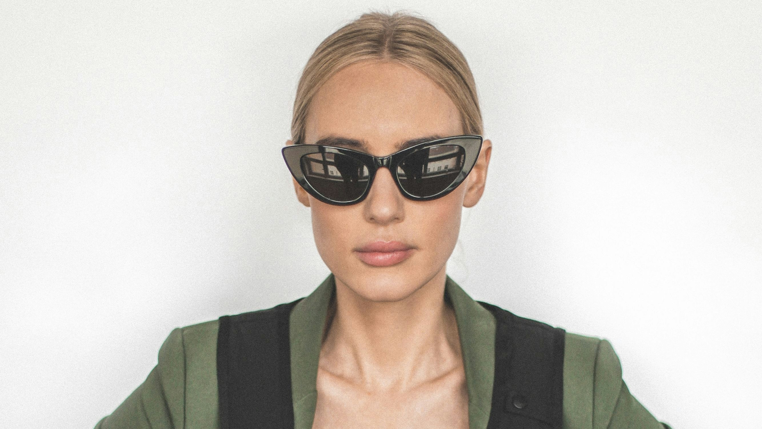 Markenzeichen Sonnenbrille: Stella Bossi gilt als Initiatorin einer neuen Techno-Generation. Foto: wtf-Festival