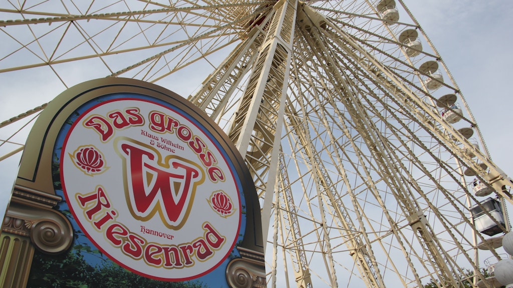 Die Schausteller und OM-Online machen es möglich: 50 Besucher frühstücken im Stoppelmarkt-Riesenrad