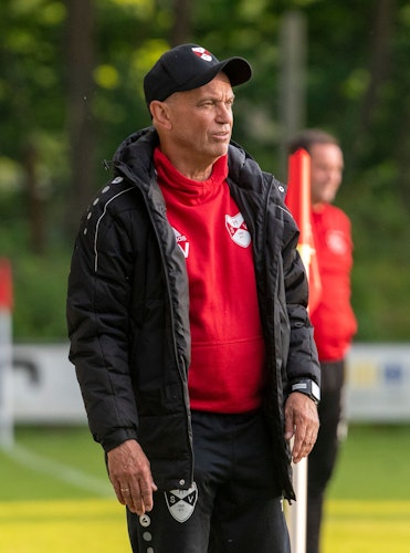Fokussiert: Harkebrügges Coach Uwe Villwock. Foto: Mentrup