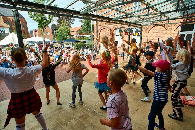 Die Tanz- und Ballettabteilung der Musikschule Romberg zeigte ihr Können. Foto: Reckzeh