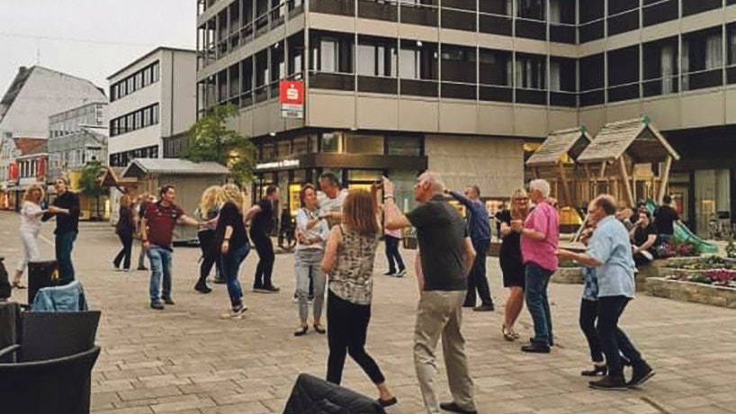 Tanzen in der Fußgängerzone: Zuletzt war die Gruppe in Cloppenburg zu Gast. Foto: Mecklenburg