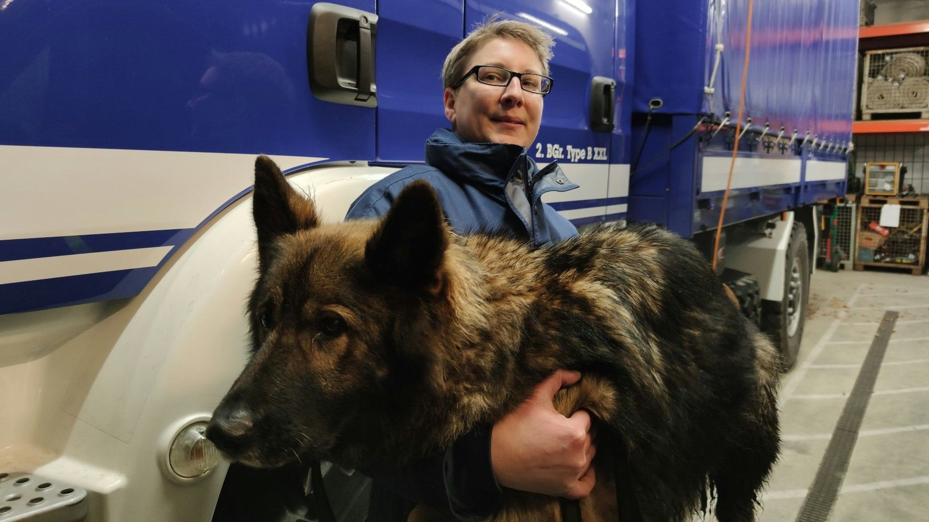 Ein eingespieltes Team: Rettungshundeausbilderin Ines Weinhold mit ihrem Schäferhund Buffy. Foto: Röttgers