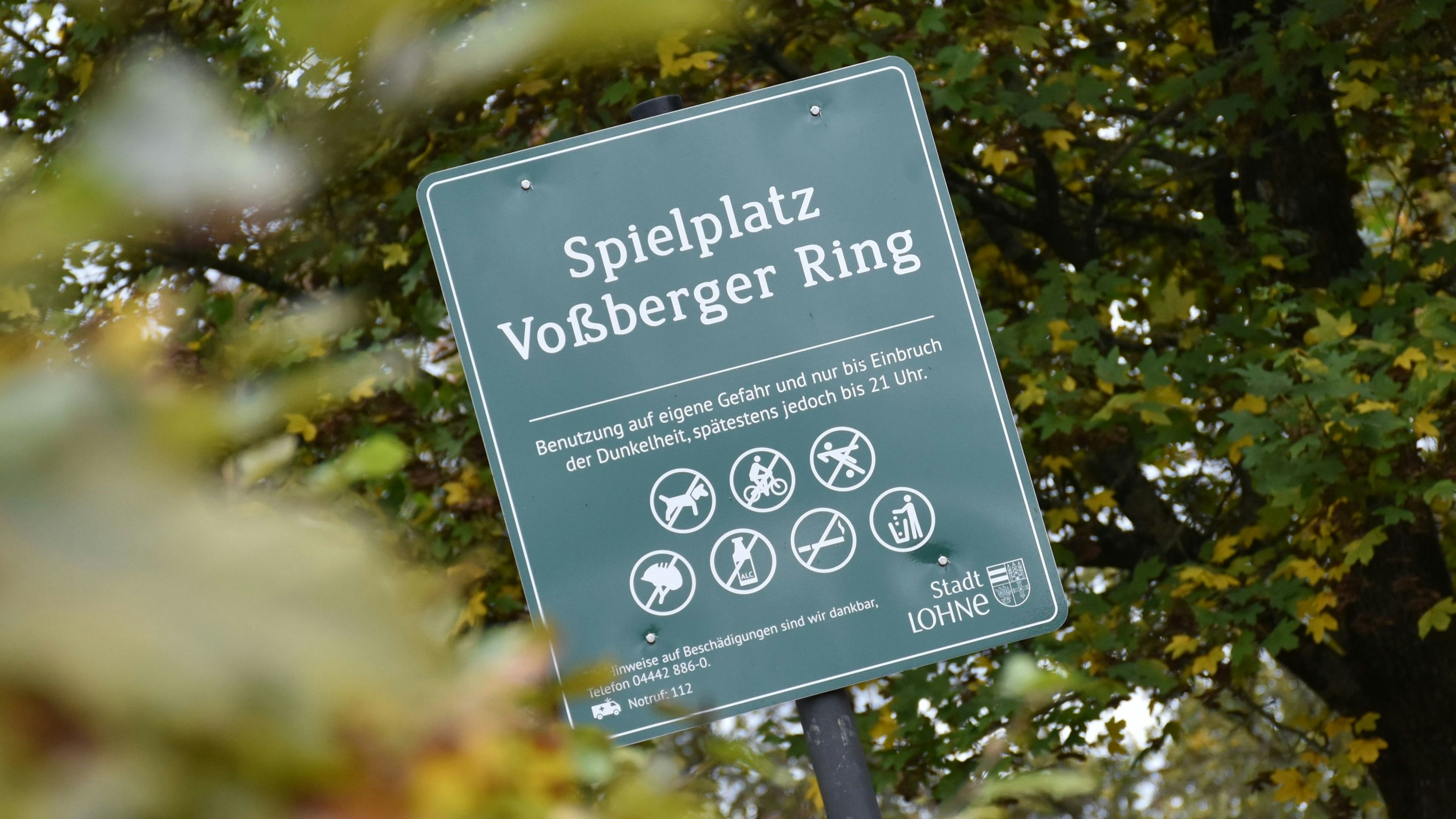 Der Spielplatz Voßberger Ring – ein Kriminalitäts-Hotspot? Anwohner ärgern sich über die Vorgänge auf dem Areal. Stadt und Polizei bestätigen etwaige Missstände jedoch nicht. Foto: Timphaus
