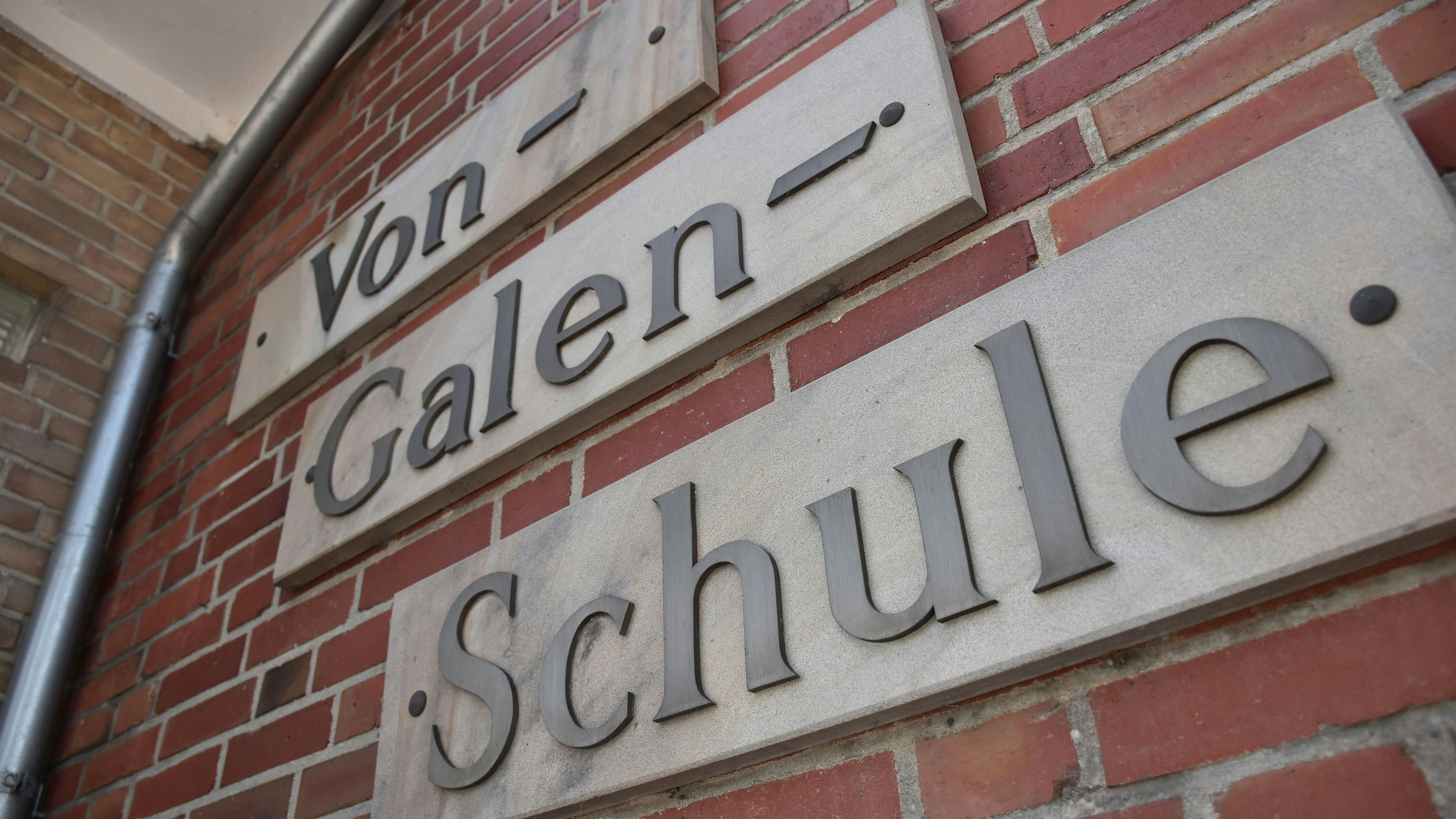 Diese Grundschule besuchen etwa 280 Kinder: Seit mehr als 2,5 Jahren leitet Sonja Sons kommissarisch die Von-Galen-Schule. Foto: Timphaus