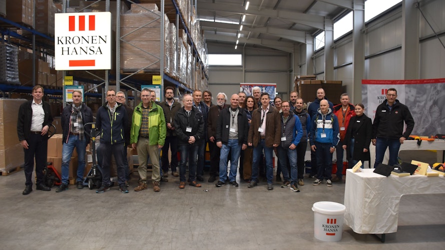22 Berufsschullehrer aus ganz Deutschland haben sich unter anderem beim Kronen-Hansa-Werk in Lohne fortgebildet. Foto: Timphaus