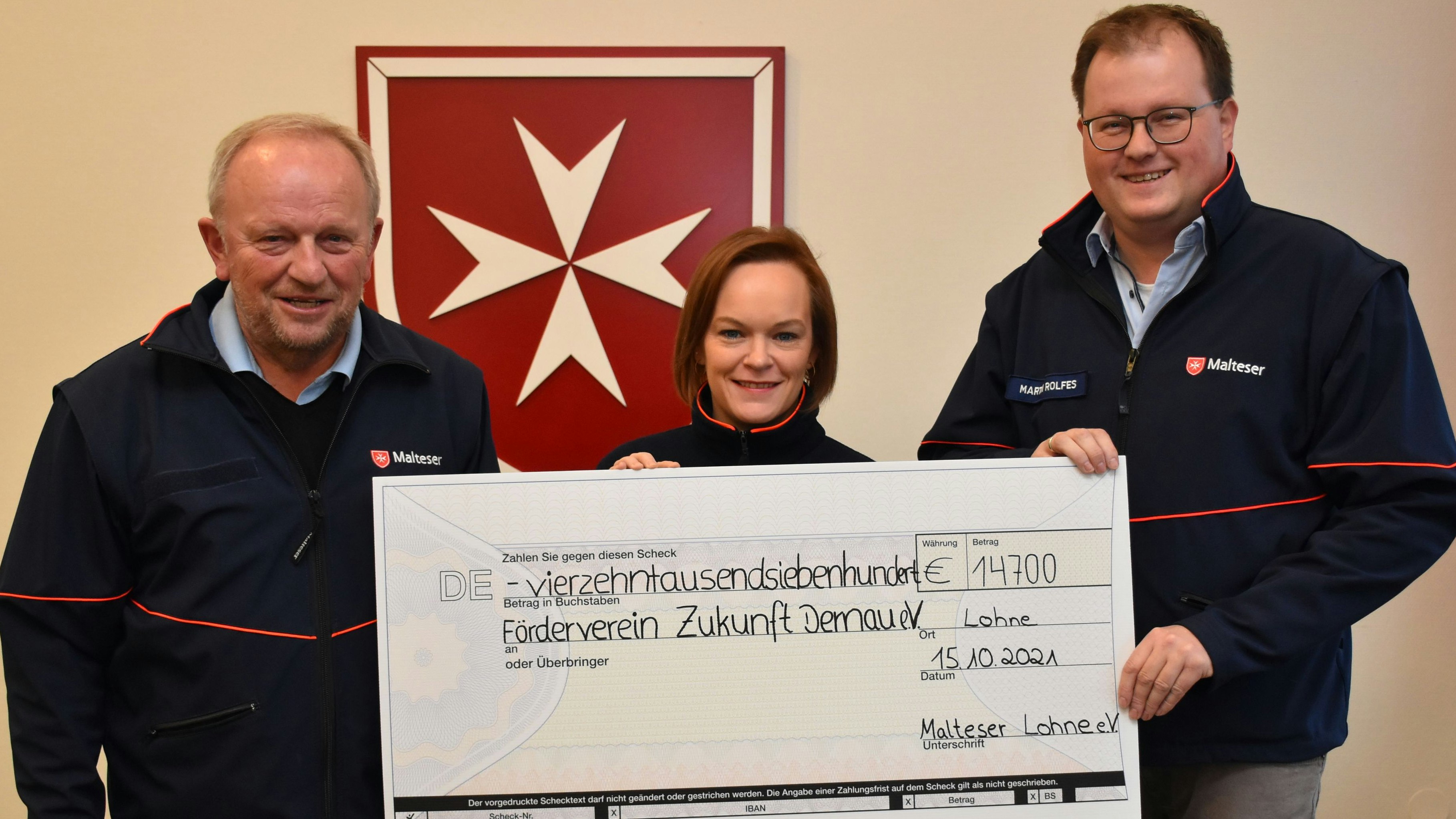Präsentieren das Spendenergebnis: Bernhard Zerhusen, Beatrice Winter und Martin Rolfes. Foto: Timphaus