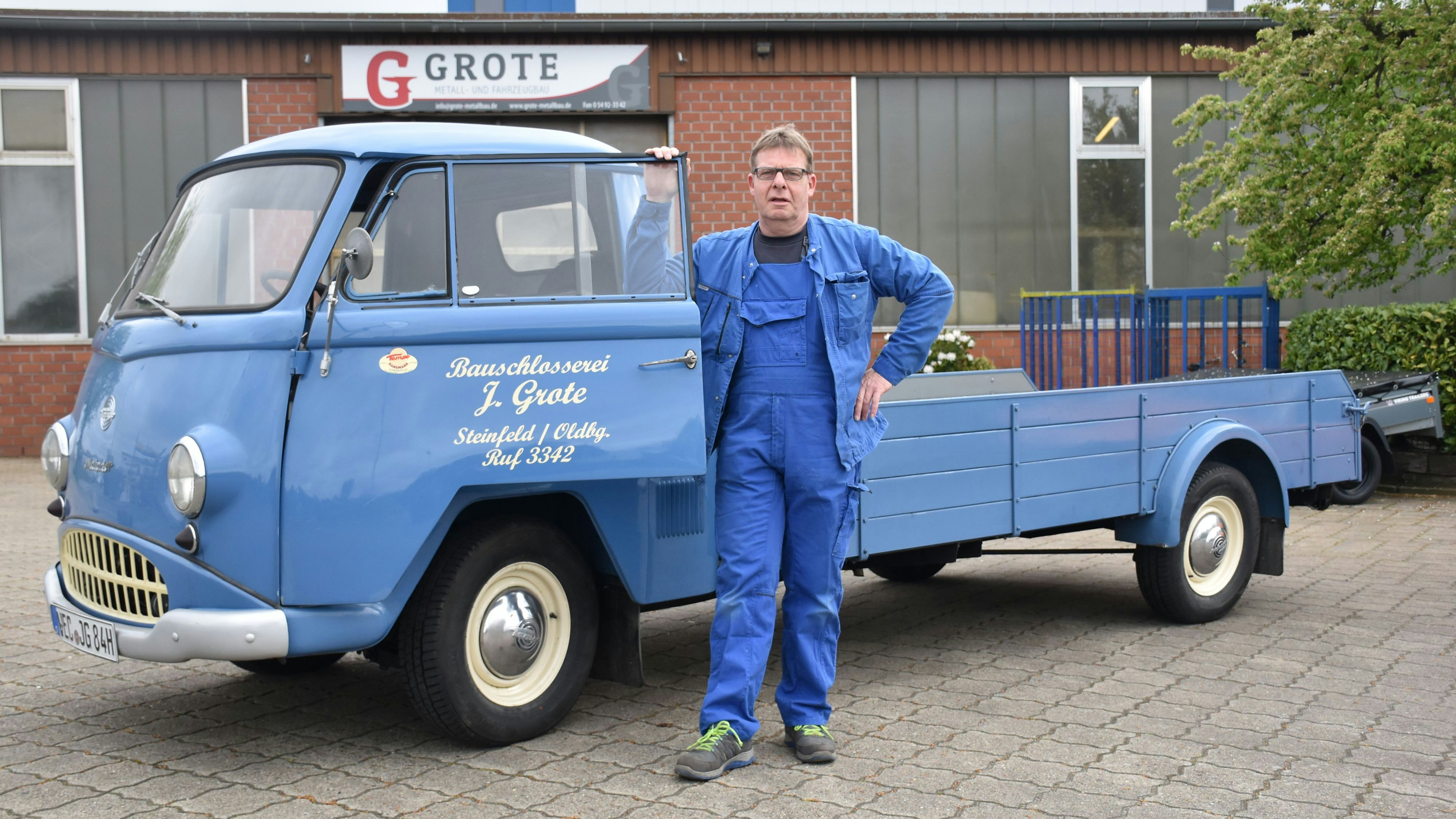Eine Transporter-Legende: Der Steinfelder Jürgen Grote liebt seinen Tempo Matador aus dem Jahr 1960. Foto: Timphaus