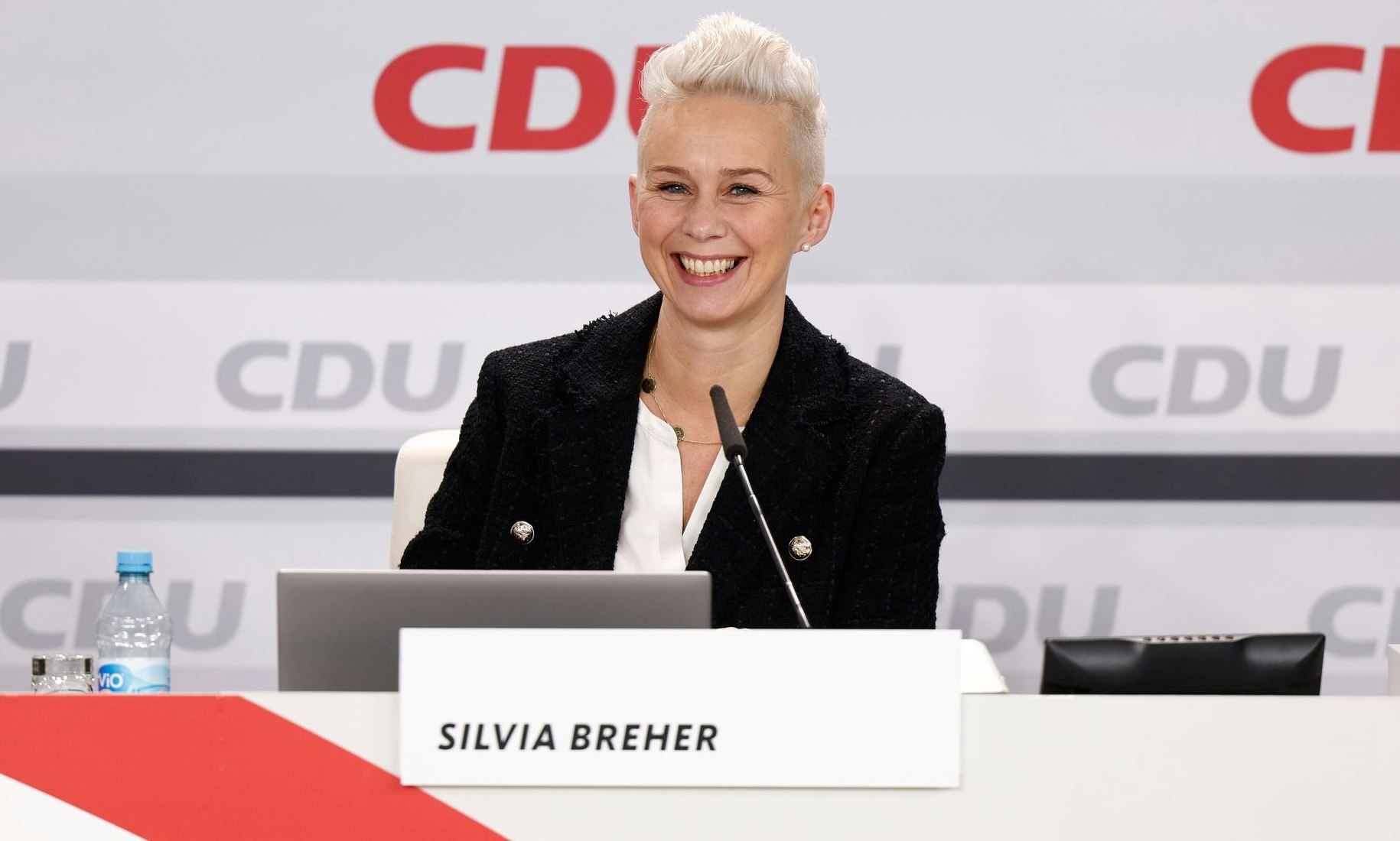 Spaß an der Moderation: Silvia Breher während der Proben zum Online-Bundesparteitag der CDU im Konrad-Adenauer-Haus in Berlin. Foto: CDU/Tobias Koch