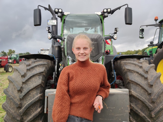 Tractor Pulling“ ist keine reine Männerdomäne: Die 16 Jahre junge Marie Honkomp aus Holdorf ging gleich zweimal an den Start. Foto: Röttgers