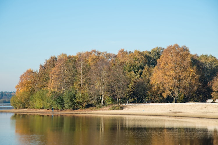 Großer Badestrand: Im Herbst optimal für einen Spaziergang. Foto: Eckhard Albrecht