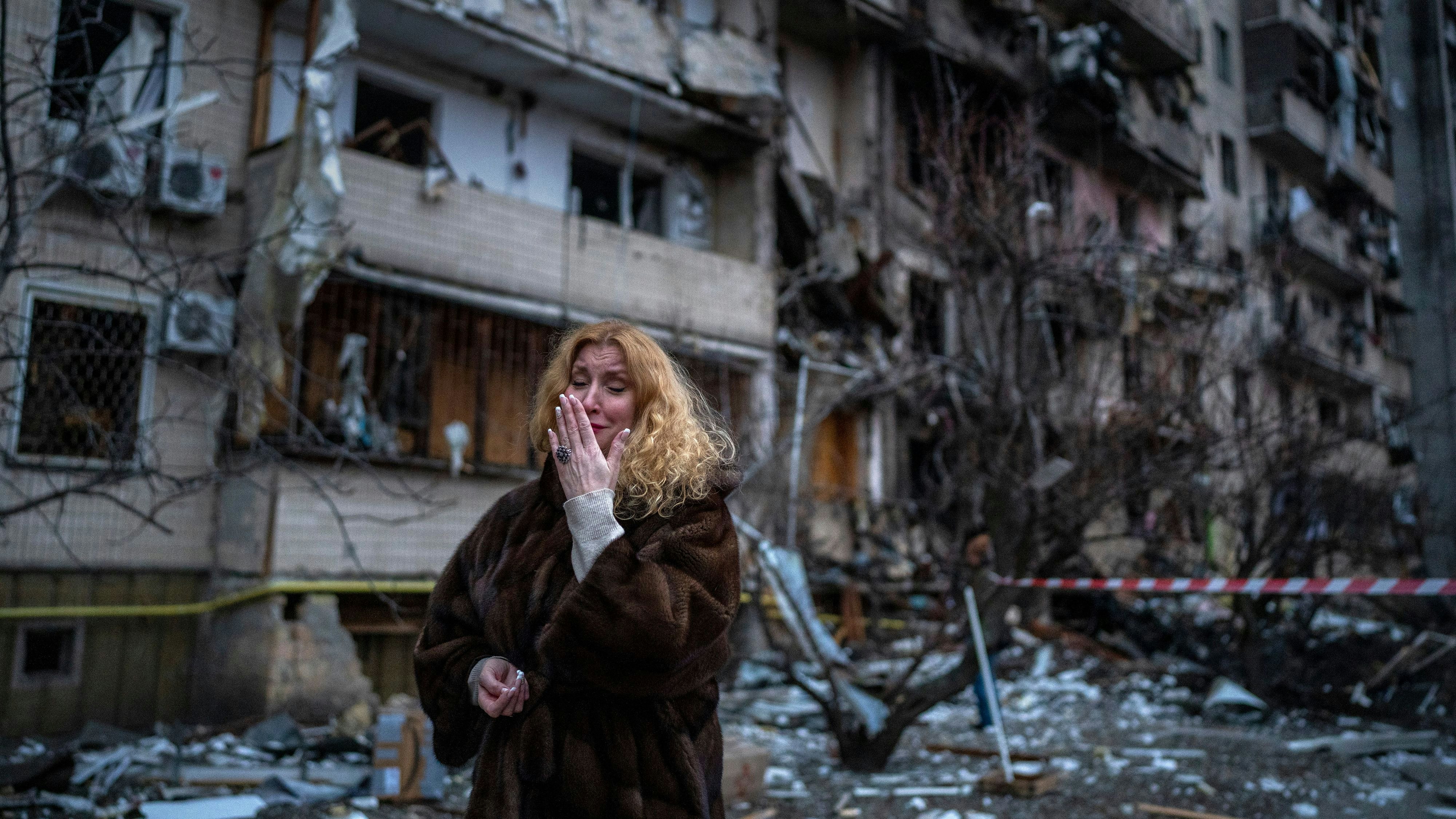 Kiew: Bei russischen Raketenangriffen wurden zahlreiche Wohnhäuser zerstört. Viele Menschen haben ihre Wohnungen verloren. Foto: dpa/Emilio Morenatti