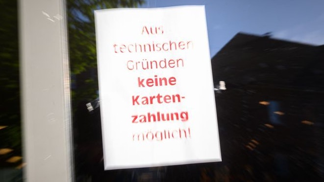 Einzelhändler in Deutschland sind weiter von einem teilweisen Ausfall ihrer Zahlungsterminals betroffen. Foto: Jonas Walzberg/dpa