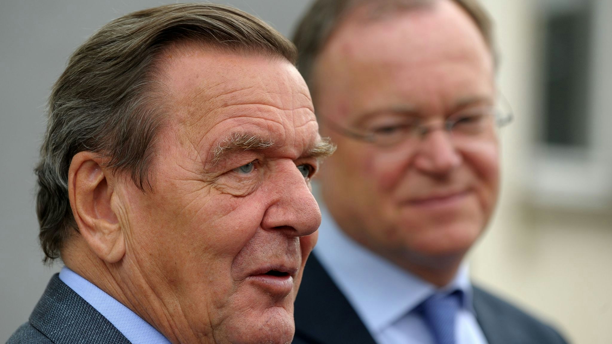 Ex-Bundeskanzler Gerhard Schröder (l) und Ministerpräsident Stephan&nbsp;Weil (beide SPD). Foto: dpa