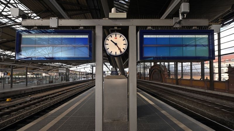 Menschenleer sind die Bahnsteige im Erfurter Hauptbahnhof. Foto: dpa/Schutt