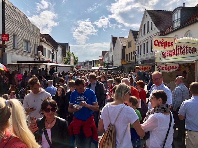 Blick zurück auf den Frühjahrsmarkt 2019: Eine belebte Innenstadt wünschen sich die Händler an der Großen Straße auch für das Vereinswochenende. Foto: Moin Vechta