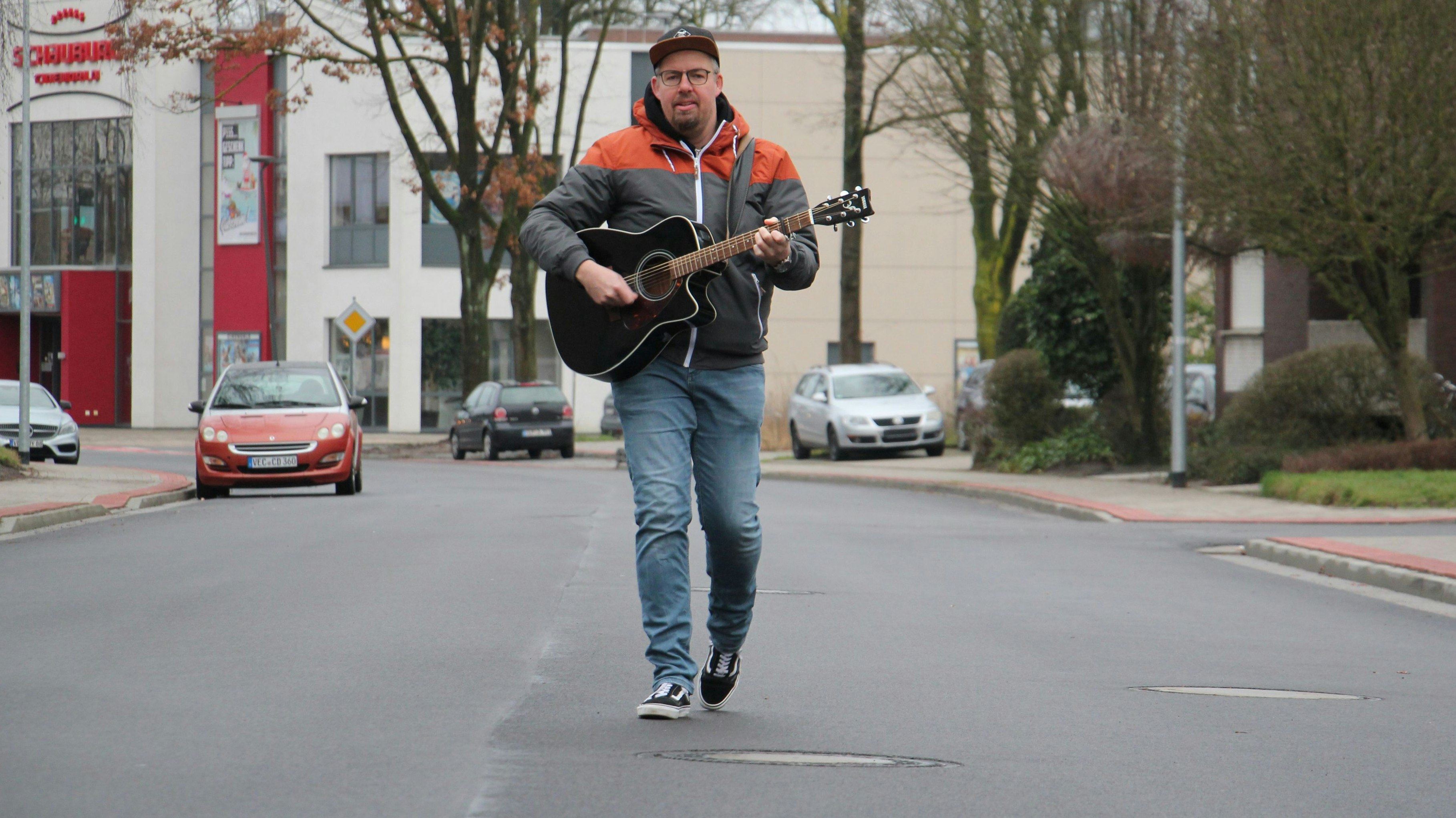 Musik über leer gefegte Straßen: Liedermacher Florian Voigt geht in seinem neuen Song auf die Auswirkungen des aktuellen Lockdowns ein. Foto: Speckmann