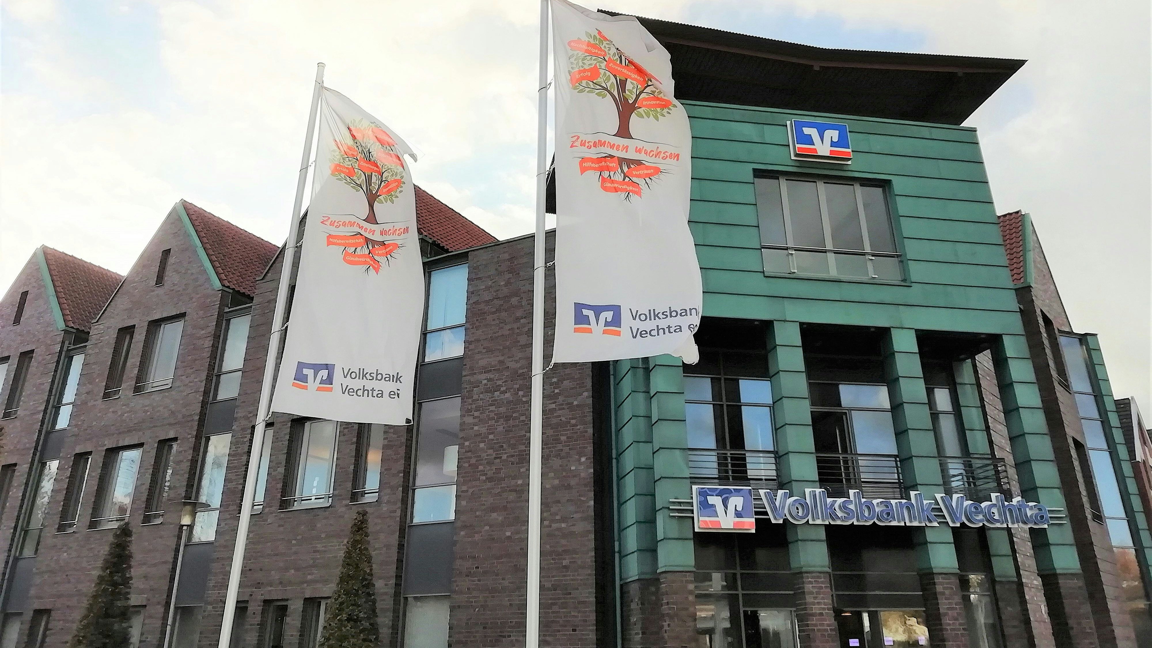 Gemäß der Fusionsbeschlüsse der Mitglieder der beiden Volksbanken Vechta und Bakum wird das gemeinsame Geldinstitut den Namen Volksbank Vechta eG tragen. Foto: Kühn