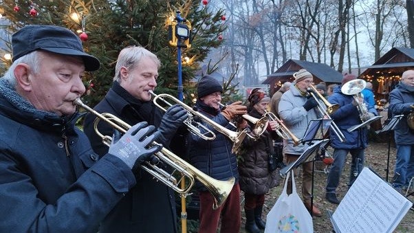 Der Posaunenchor Fladderlohausen: Er sorgte für festliche Stimmung auf dem Wenstruper Weihnachtsmarkt. Foto: Röttgers