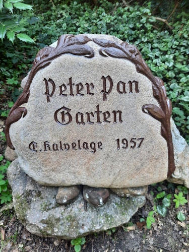 Im Peter-Pan-Garten von Ernst Kalvelage gibt es einiges zu entdecken und zu bestaunen. Foto: privat
