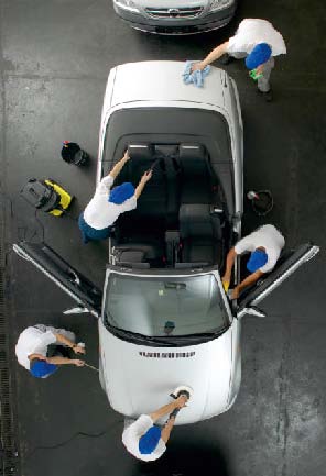 Schönheitskur fürs Auto: eine professionelle Fahrzeugaufbereitung. Foto: Günter Menzl/stock.adobe.com