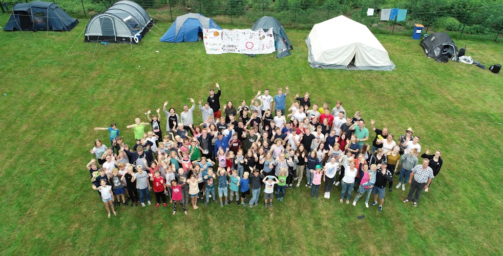 Zeltlager: 133 Kinder, Betreuer und Küchenmitglieder nahmen an der 3-tägigen Übernachtungsaktion in Kroge teil. Foto: Zeltlager Kroge